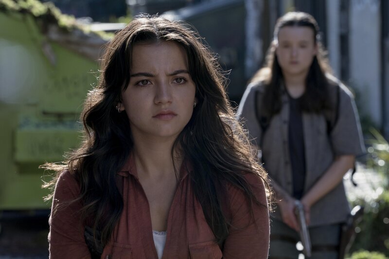 vorne-hintern: Dina (Isabela Merced), Ellie Williams (Bella Ramsey) – Bild: Warner /​ Home Box Office, Inc.