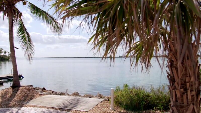 Ein Vater und seine Tochter haben genug von den kalten Bergen von Buffalo, New York. Die beiden sehnen sich nach Sonne, Sand und Meer und entscheiden sich, nach Key West in Florida umzuziehen. Hier erhofft sich der Familienvater außerdem ein Stück Heimatgefühl – ein Hauch des südafrikanischen Flairs. – Bild: Tanja Bachetzky /​ HGTV