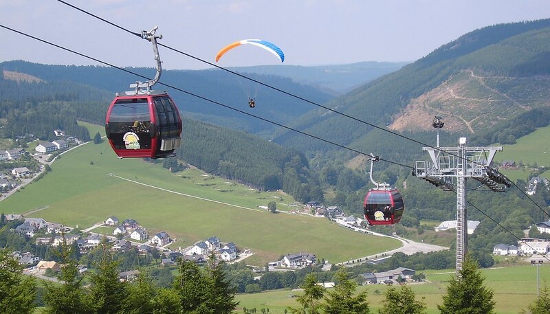Seilbahn zum Willinger Hausberg, dem Ettelsberg. – Bild: HR/​Tourist-Information Willingen