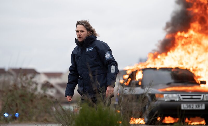 Michael McAndrews (Jamie Sives) ist in Sorge um Annika. – Bild: Graeme Hunter /​ Black Camel Pictures