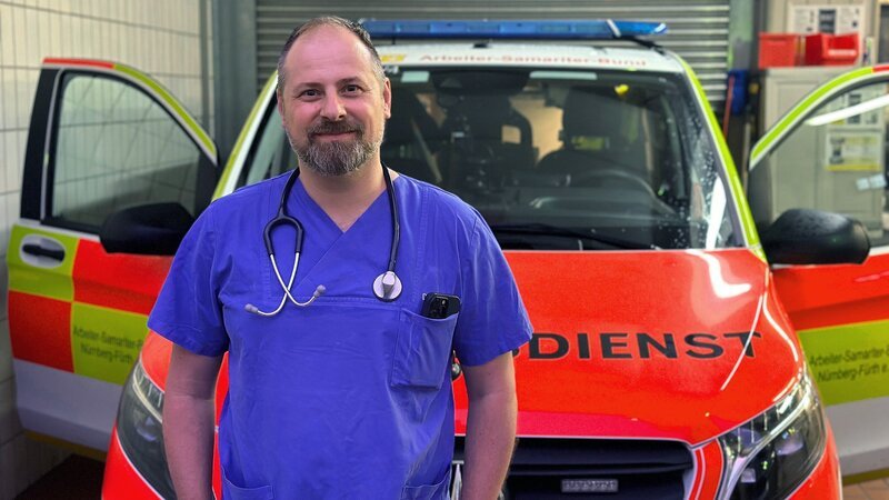Notarzt Dr. Tobias Hübner hat Dienst in Nürnberg – Bild: RTLZWEI, Janus TV, Janus Product