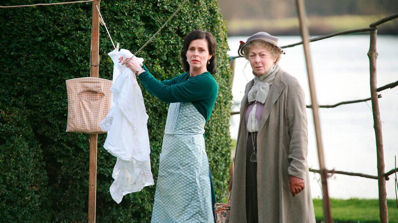 Mary Durrant (Lisa Stansfield, l) und Miss Marple (Geraldine McEwan, r) – Bild: WDR/​ITV plc/​Granada International