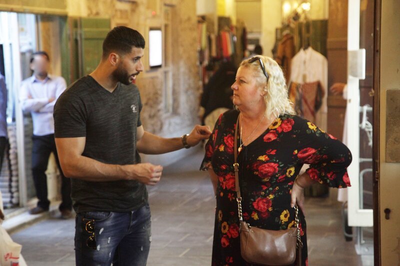 Laura and Aladin shopping for Ramadan. – Bild: TLC /​ Discovery Communications, LLC