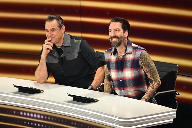 Sascha Vollmer (l.); Alec Völkel (r.) – Bild: Joyn /​ Willi Weber