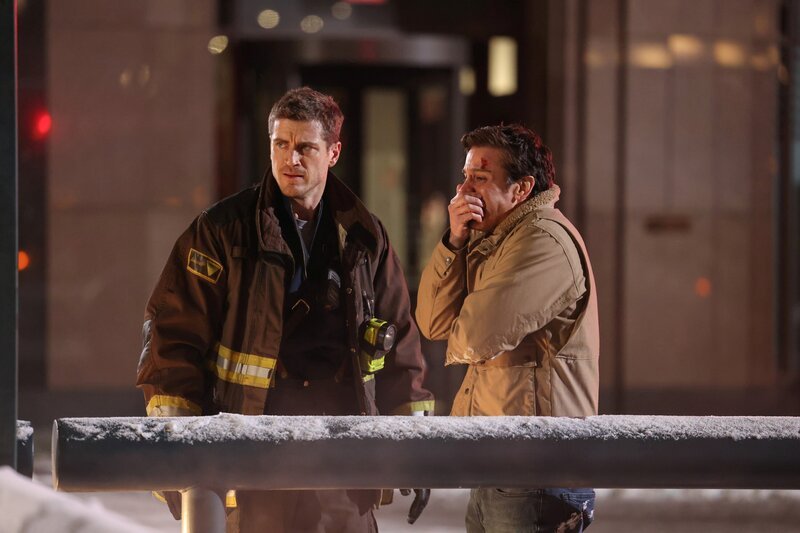 CHICAGO FIRE -- „Bar Time“ Episode 13014 -- Pictured: Jake Lockett as Sam Carver – Bild: George Burns Jr/​NBC /​ NBCUniversal Media, LLC