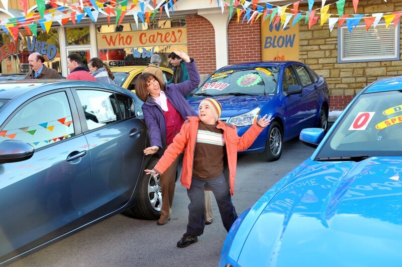 Frankie nimmt sich für das neue Jahr vor, Brick mehr Aufmerksamkeit zu schenken. Der soll seinerseits eine Zeit lang keine Bücher mehr lesen. Obwohl es ihm anfangs schwer fällt, erkennt er bald die Vorteile des echten Lebens … – Bild: Warner Brothers