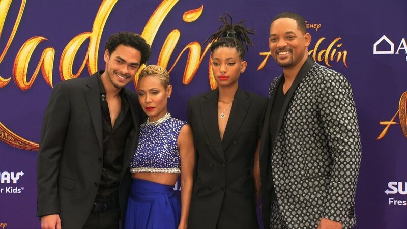 Eine Erfolgsfamilie: Jada und Will Smith mit ihren Kindern. Sohn Trey ist DJ, Tochter Willow ist Sängerin und Moderatorin. – Bild: Prime Entertainment Group /​ ZDF