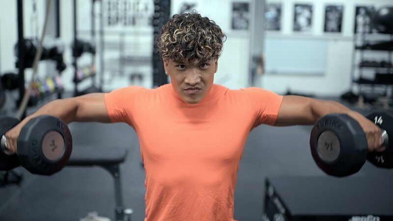 Witze, Kinderlieder und gehässige Kommentare – asiatische Menschen erleben täglich Rassismus und Diskriminierung. Erst während der Corona-Pandemie rückte es stärker in den Fokus der Öffentlichkeit. Wissenschaftler und Betroffene aus der Deutsch-Asiatischen Community berichten von den Stereotypen, Vorurteilen und der Fetischisierung. – Bild: RTLZWEI, NEOS Film, Gute Zeit Film