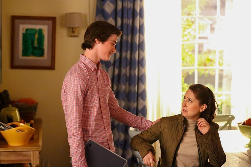 Daniel DiMaggio (Oliver Otto), Julie Meyer (Maria). – Bild: ORF/​Disney/​ABC/​Michael Ansell