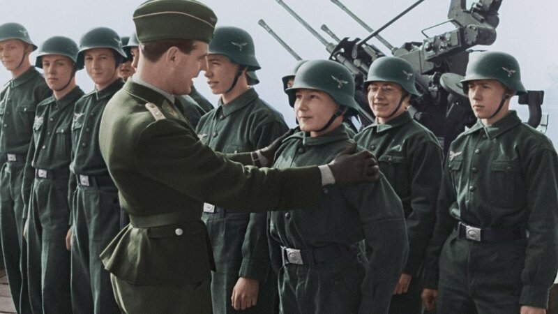 Deutschland und Japan erleiden Kriegsniederlagen. – Bild: RTL