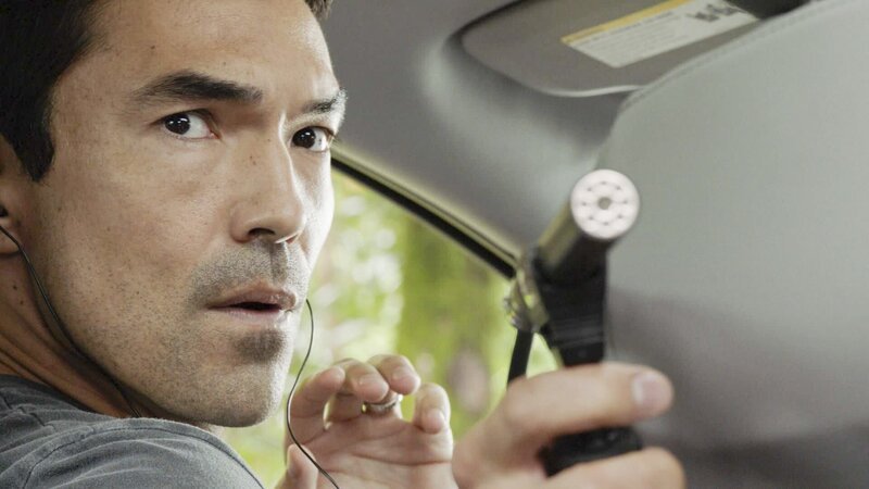 Schickt seine Kollegin in eine gefährliche Situation: Adam (Ian Anthony Dale) … – Bild: 2018 CBS Broadcasting, Inc. All Rights Reserved Lizenzbild frei
