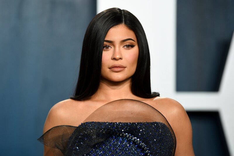 Kylie Jenner steht schon als 10-Jährige vor der Kamera. Heute feiert sie Erfolge als Unternehmerin und Social-Media-Star. – Bild: invision /​ agostini, evan /​ ZDF