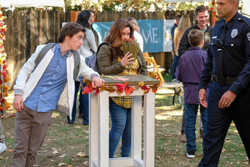 Daniel DiMaggio (Oliver Otto), Katy Mixon (Katie Otto). – Bild: ORF/​Disney/​ABC/​John Fleenor