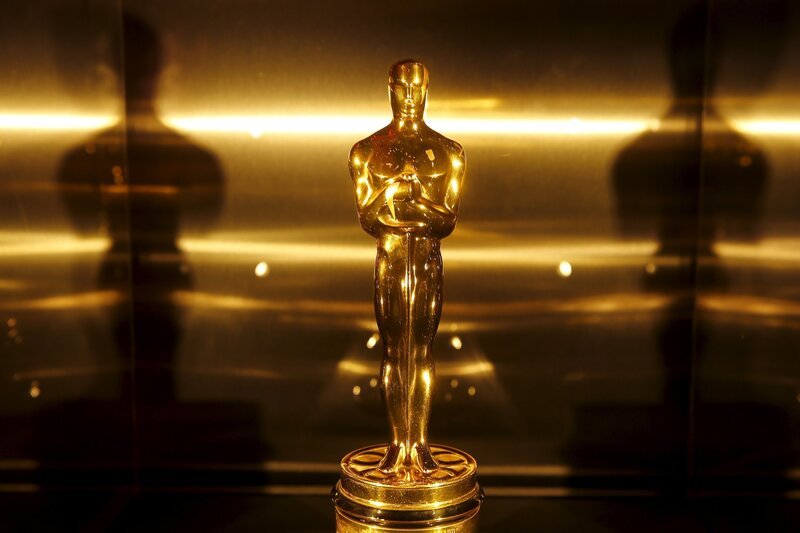 Der prestigeträchtige Filmpreis bekommt Gegenwind: Mit dem Twitter-Hashtag „OscarsSoWhite“ wird die fehlende Diversität bei den Academy Awards angeprangert. – Bild: allegri, carlo/​reuters /​ ZDF