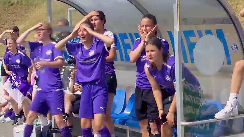 Mitfiebern am Spielfeldrand: Wird die Mannschaft den Niederrheinpokal holen? – Bild: WDR/​Karin de Miguel Wessendorf/​Jennifer Günther/​Conny Beißler/​Gerardo Milsztein