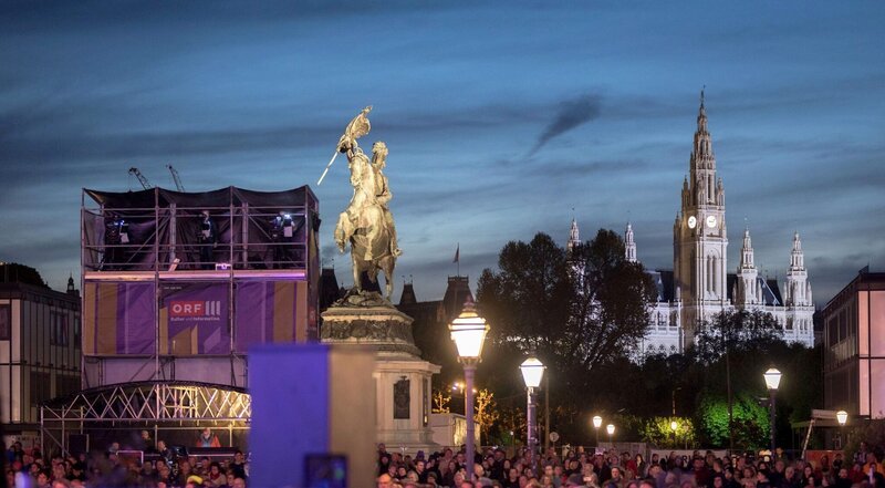 Heldenplatz. – Bild: ORF/​ORF III/​Elena Azzalini