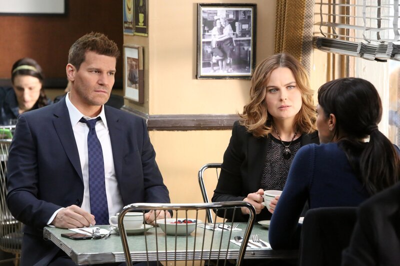 L-R: Seeley Booth (David Boreanaz) und Temperance Brennan (Emily Deschanel) – Bild: ATV2