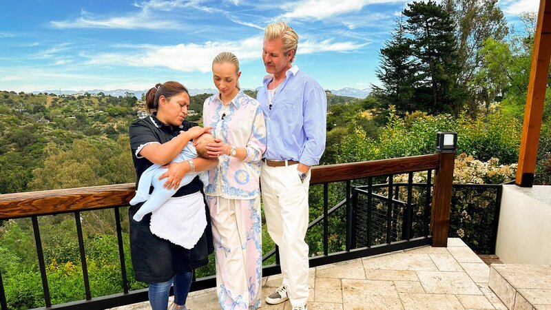 V.l.: Nanny Angelika, Baby Edward (Teddy), Ricarda und Jannik – Bild: RTL