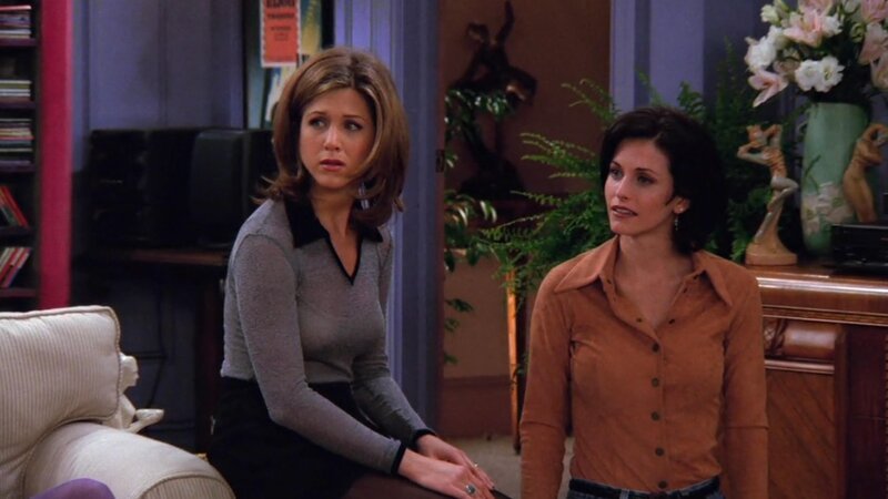 L-R: Rachel Green (Jennifer Aniston), Monica Geller (Courteney Cox) – Bild: MAX Hungary