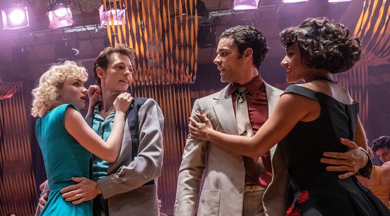 v.li.: Graziella (Paloma Garcia-Lee), Riff (Mike Faist), Bernardo (David Alvarez), Anita (Ariana DeBose). – Bild: ORF/​Disney/​Niko Tavernise