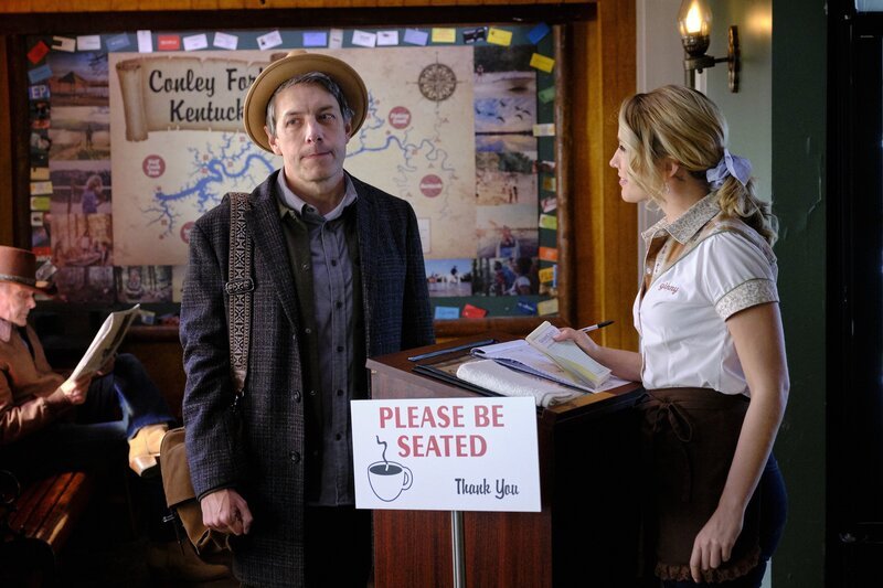 Tate Harrington (John Ross Bowie, l.); Ginny (Anna Camp, r.) – Bild: 2019⁠–⁠2020 Twentieth Century Fox Film Corporation.  All rights reserved /​ Trae Patton Lizenzbild frei