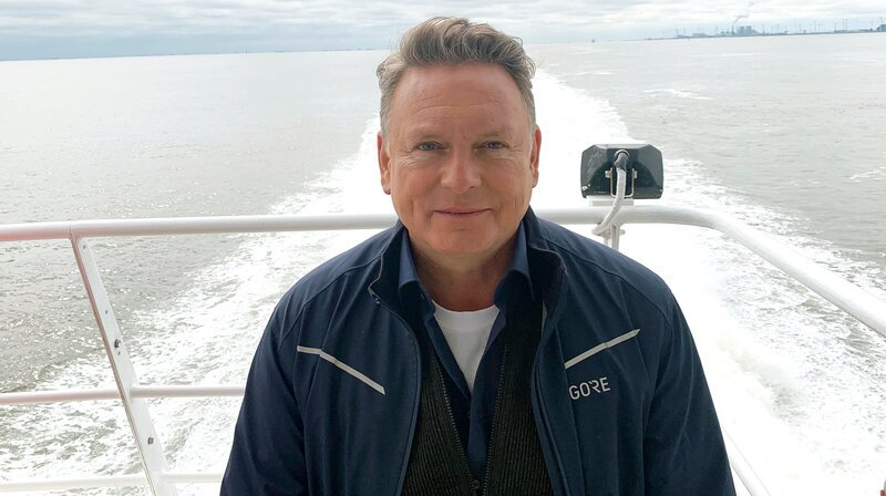 Axel Bulthaupt auf Seenotrettungskreuer – Bild: MDR