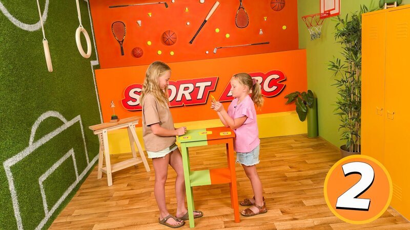 Die Ratekids Emmi und Paulina. – Bild: ORF/​Tower10