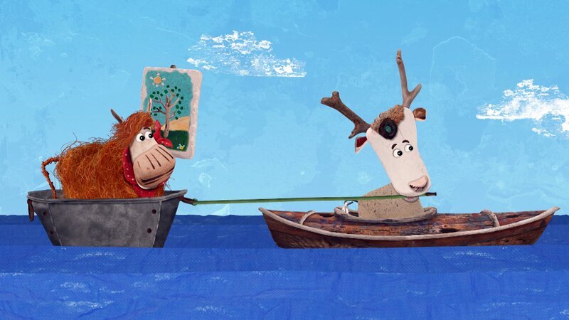 Lord von Hirsch zieht Barne in seiner Wanne wieder an Land. – Bild: KiKA/​Sixteen South