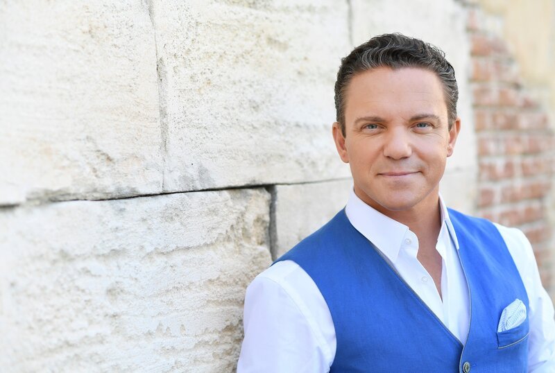 Stefan Mross, Moderator der Unterhaltungssendung "Immer wieder sonntags" – Bild: SWR/Wolfgang Breiteneicher Stefan Mross, Moderator der Unterhaltungssendung "Immer wieder sonntags" – Bild: SWR/Wolfgang Breiteneicher