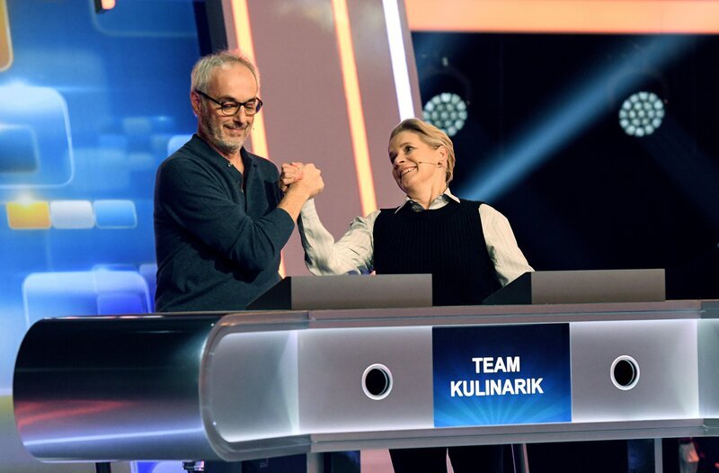 Die Kandidat:Innen des Teams „Kulinarik“: Christian Rach (l.) und Cornelia Poletto (r.). – Bild: ARD/​Uwe Ernst