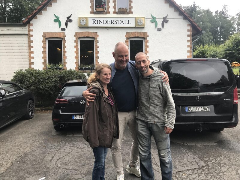 Doreen Werner (l.); Frank Rosin (Mitte) – Bild: Kabel Eins