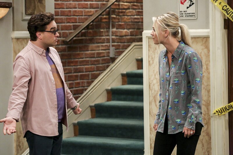 Ein sieben Jahre altes Video könnte die Beziehung zwischen Leonard (Johnny Galecki, l.) und Penny (Kaley Cuoco, r.) verändern … – Bild: Warner Bros. Television