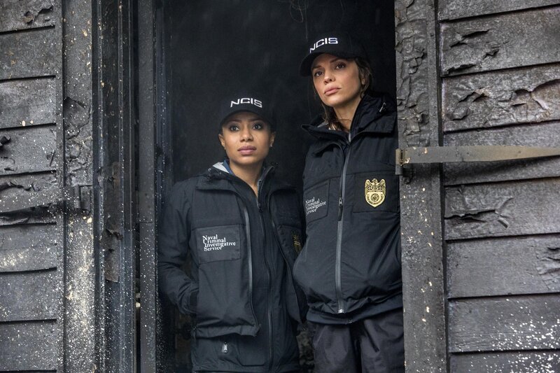 (v.l.n.r.) Sonja Percy (Shalita Grant); Tammy Gregorio (Vanessa Ferlito) – Bild: CBS Broadcasting, Inc. All Rights Reserved /​ Skip Bolen
