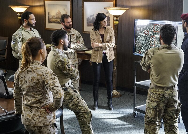 Pictured L-R:: Summer Kairos (Ruffin Prentiss), Ray Perry (Neil Brown Jr.), Lieutenant Commander Eric Blackburn (Judd Lormand), Mandy Ellis (Jessica Paré). – Bild: CBS Broadcasting, Inc. /​ Monty Brinton
