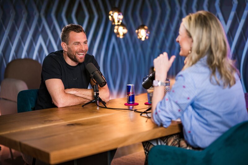 Monika Gruber und Benjamin Karl – Bild: Servus TV /​ Andreas Schaad