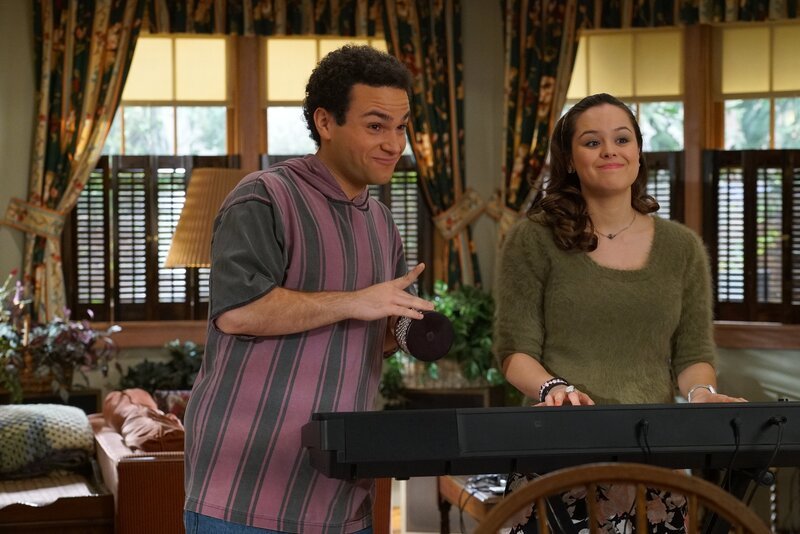 Barry Goldberg (Troy Gentile, l.); Erica Goldberg (Hayley Orrantia, r.) – Bild: Sony Pictures Television Inc. /​ Byron Cohen Lizenzbild frei