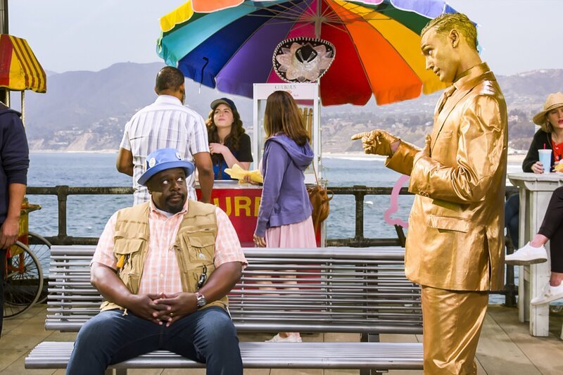 Calvin Butler (Cedric the Entertainer, l.); Menschlicher Roboter (Christian Prentice, r.) – Bild: CBS Broadcasting Inc. /​ Monty Brinton