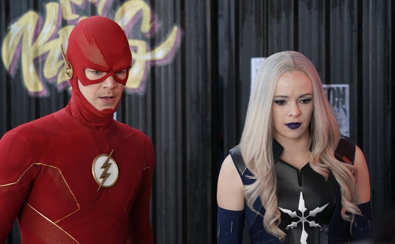 Barry Allen alias The Flash (Grant Gustin, l.); Frost (Danielle Panabaker, r.) – Bild: DC Comics /​ Warner Bros. Ent. Inc.