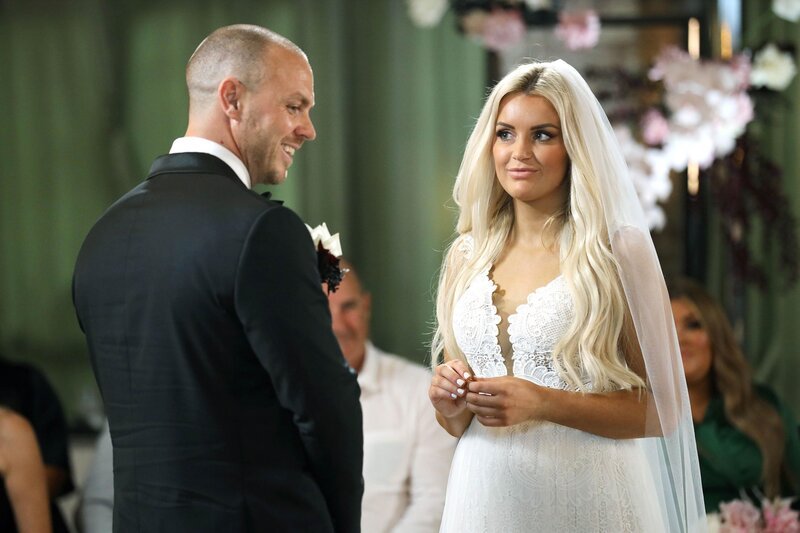 Cam (l.); Samantha (r.) – Bild: NINE NETWORK AUSTRALIA /​ Nigel Wright