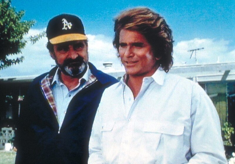 Mark (Victor French, l.) und Jonathan (Michael Landon, r.) hat ihr neuer Auftrag in ein Altersheim geführt. – Bild: Worldvision Enterprises, Inc.