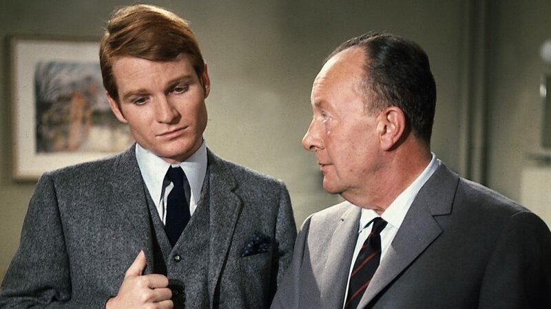 l-r: Harry Klein (Fritz Wepper), Kommissar Keller (Erik Ode) – Bild: Heimatkanal