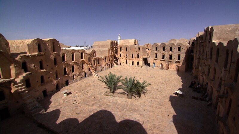 Mit seinen 10 Millionen Einwohnern ist Tunesien der kleinste Staat Nordafrikas. Dennoch gilt es als das fortschrittlichste und weltoffenste Land des Maghreb. – Bild: ZDF/​Eric Bacos