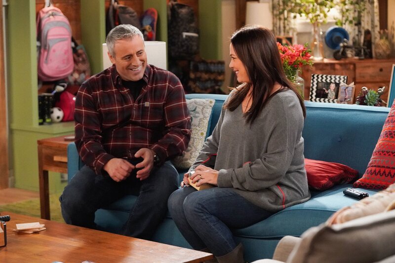 Adam Burns (Matt LeBlanc, l.); Andi Burns (Liza Snyder) – Bild: CBS Broadcasting Inc. /​ Sonja Flemming