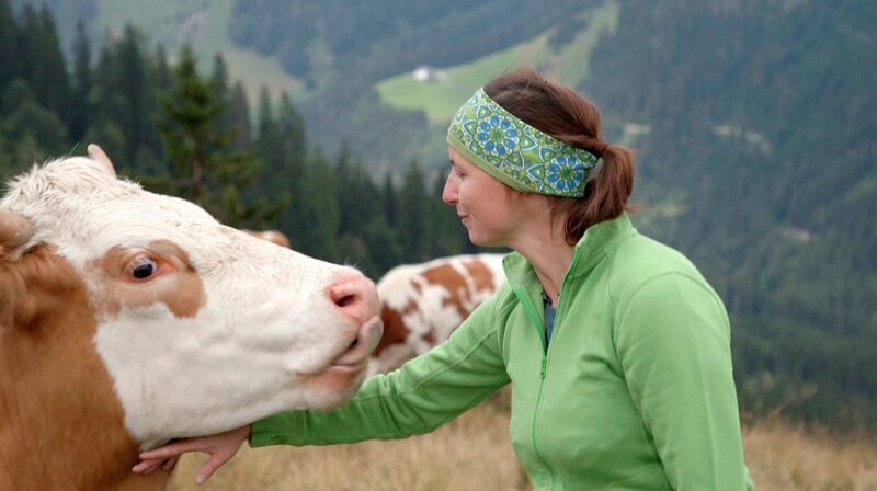 Landwirtin Stefanie Rieblinger. Weiteres Bildmaterial finden Sie unter www.br-foto.de. – Bild: BR/​Matthias Hlous