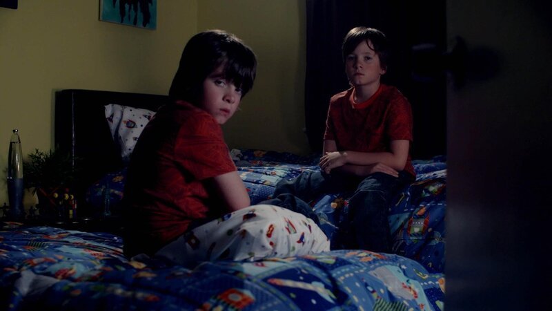 Young twins are in their bedroom. – Bild: Discovery Communications, LLC.