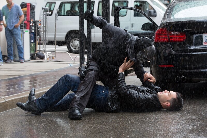 Wells (Adrian Grenier, unten) – Bild: CH Media/​Brian Douglas