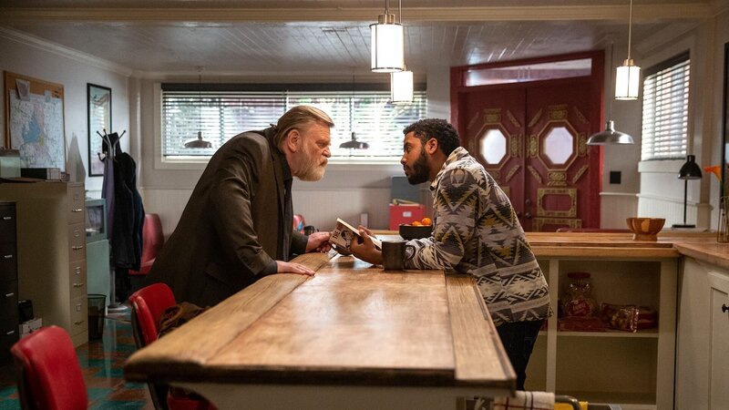 Bill Hodges (Brendan Gleeson, l.) und Jerome Robinson (Jharrel Jerome, r.) – Bild: Sonar Entertainment Distribution, LLC.