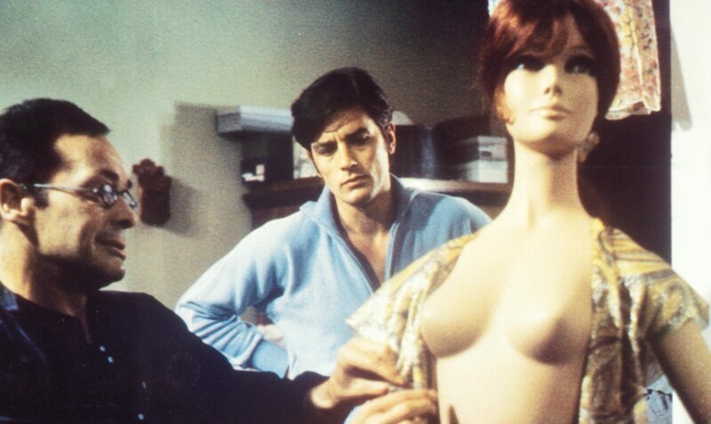 „Mit teuflischen Grüßen“. Im Bild: Alain Delon (Georges Campo / Pierre). – Bild: ORF „Mit teuflischen Grüßen“. Im Bild: Alain Delon (Georges Campo / Pierre). – Bild: ORF