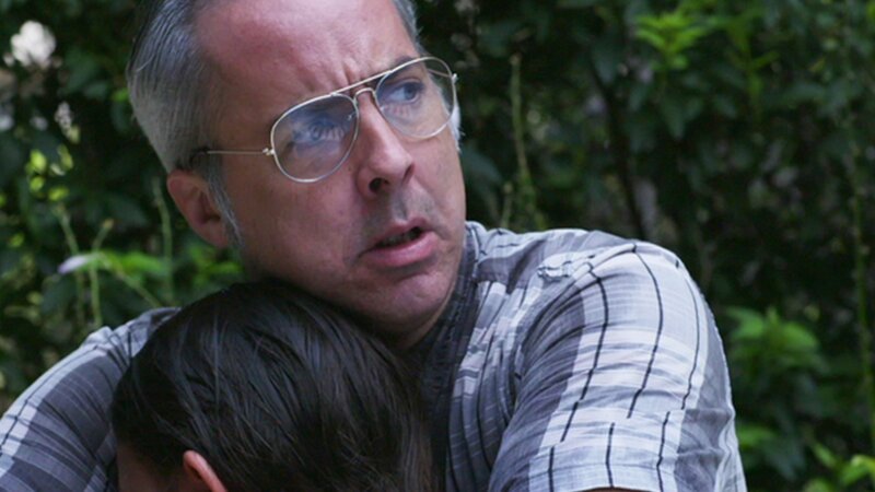 George Keller comforts daughter Ruth after Paul tries to drown her. – Bild: TLC