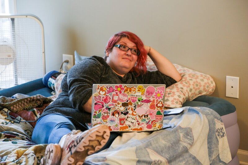 Renee chats with Corey about plans for the day. – Bild: Scott Ippolito /​ TLC /​ Discovery Communications, LLC